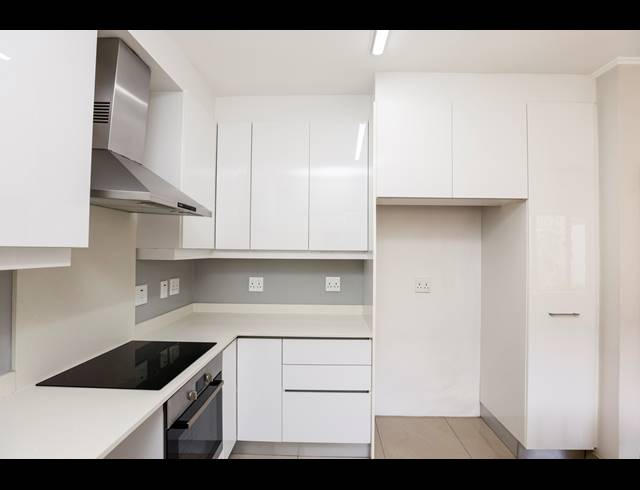 2 BEDROOM TOWNHOUSE FOR SALE IN ESSENWOOD